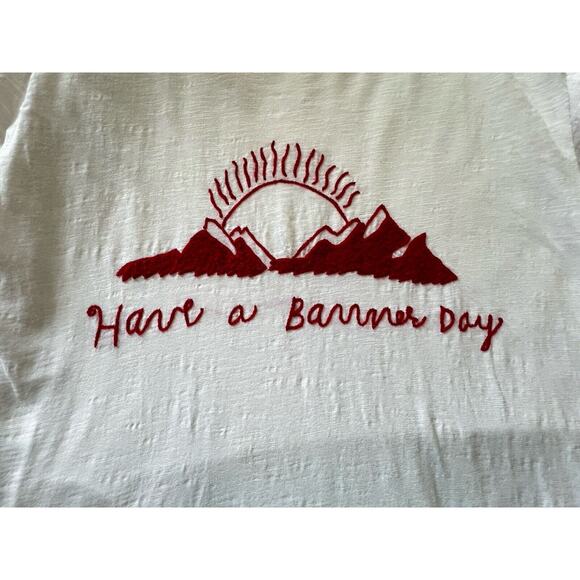 Have A BANNER DAY Sz M Off White Mountain Sun Embroidered 100% Cotton Top Tee - Picture 3 of 6